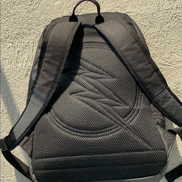 The Flash “Zoom” Backpack + Wallet Bundle - Picture 3 of 9